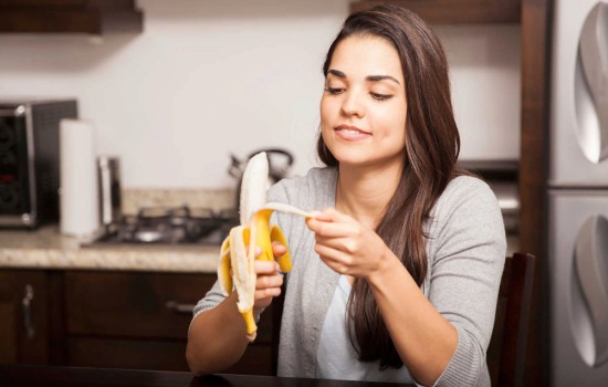 Медики предупреждают: нельзя есть бананы на завтрак