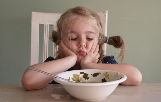 Как объяснить ребенку: почему нужно есть кашу и суп?