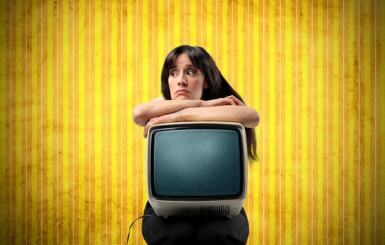 Почему просмотр телевизора увеличивает риск развития рака толстой кишки?