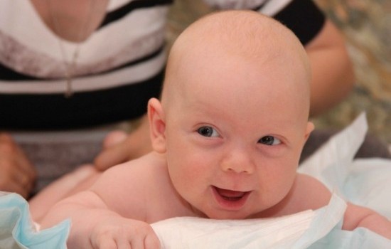 Раннее развитие: младенцы испытывают щекотку не так, как ожидалось
