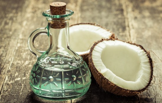 Популярный растительный жир: действительно ли кокосовое масло является более здоровой альтернативой?
