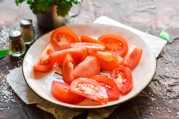 Малосольные помидоры в пакете за 2 часа: идеально для пикника