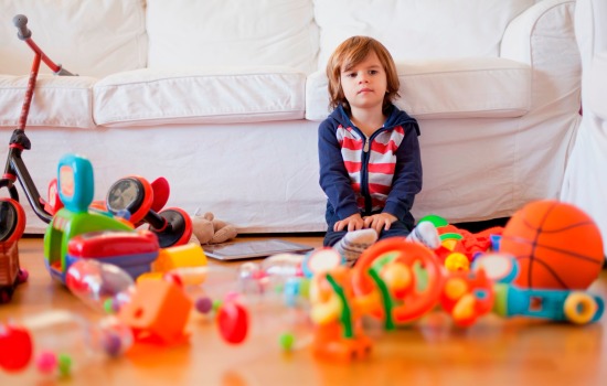 Почему большое количество игрушек плохо влияет на развитие детей?