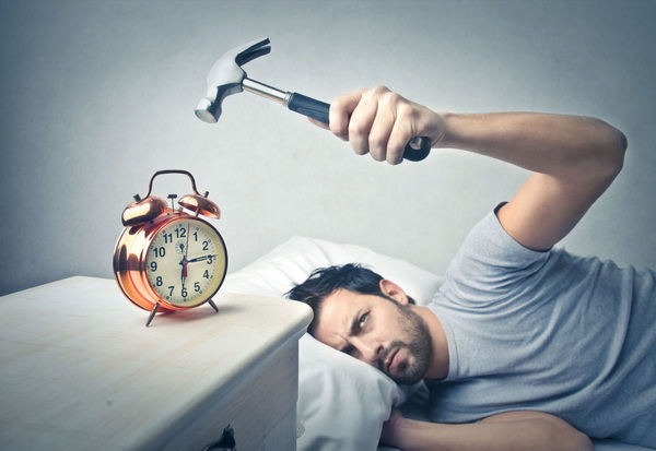 Как выбрать будильник чтобы его не хотелось разбить по утрам