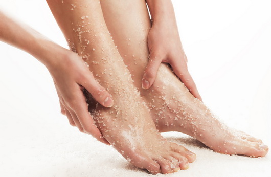 Как увлажнить кожу ног после бритья