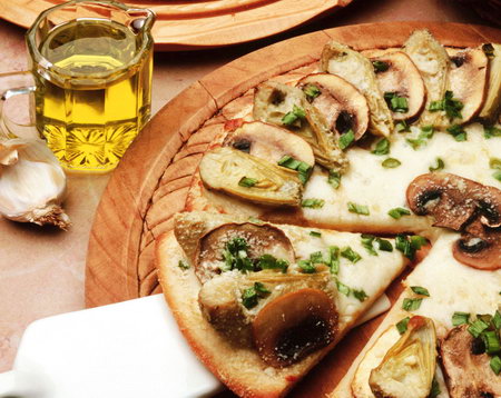 Пицца с грибами - лучшие рецепты. Как правильно и вкусно приготовить грибную пиццу.