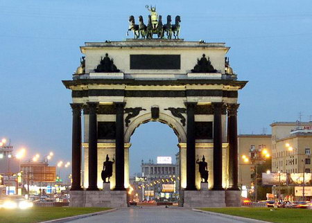 Триумфальная арка открылась в Москве после реставрации
