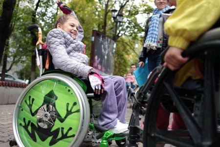 Инвалидам по-прежнему невозможно передвигаться по Москве