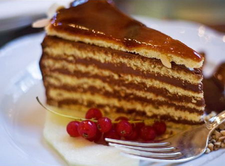 Торт из коржей - лучшие рецепты. Как правильно и вкусно приготовить торт из коржей.