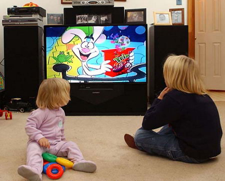 Фоновое телевидение негативно сказывается на здоровье детей