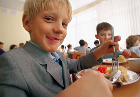 Власти Швеции призывают школьного повара не готовить вкуснее нормы
