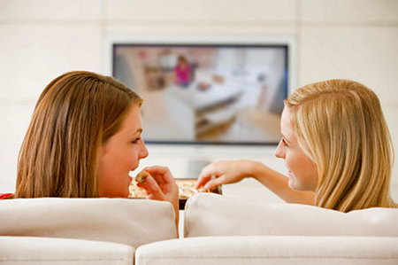 Каждый час у телевизора сокращает жизнь на 22 минуты