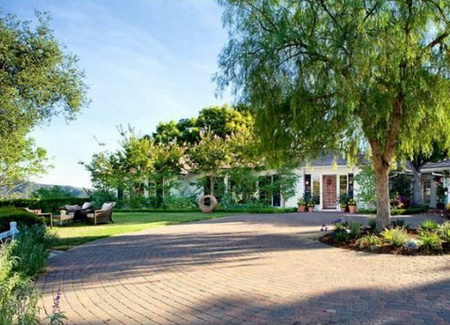 Адам Левин купил дом на Беверли-Хиллз стоимостью 4,83 млн долларов