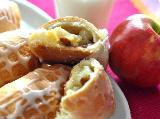 Пирожки с яблоками - лучшие рецепты. Как правильно и вкусно приготовить пирожки с яблоками.