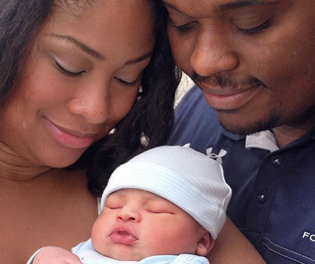 Темнокожая фотомодель Ананса Симс показала своего новорожденного сына