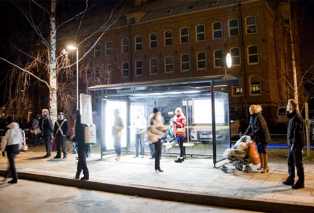 Справиться с зимней хандрой шведам помогут автобусные остановки