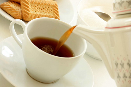 Женское мнение: Черный чай по-прежнему самый любимый напиток в России