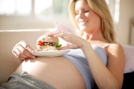 Избыточный вес начинается в утробе матери