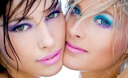 8% женщин наносят макияж несколько раз в день, а 15% - никогда