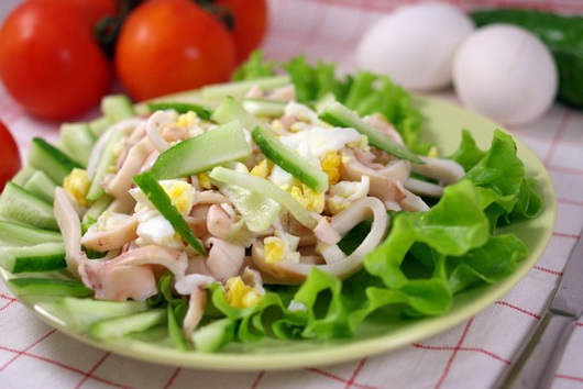 Салаты из кальмаров - лучшие рецепты. Как правильно и вкусно приготовить салаты из кальмаров.