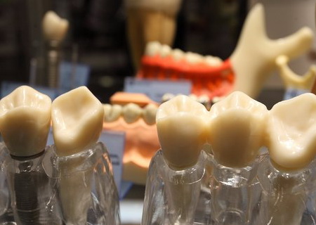 Учёные из Великобритании смогли вырастить "гибридный зуб"