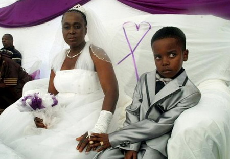 В ЮАР 8-летний мальчик женился на 61-летней пенсионерке