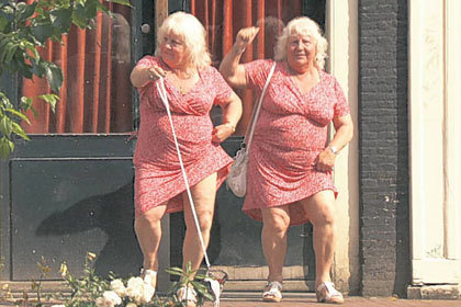 Проститутки-близняшки закончили 50-летнюю карьеру обслужив 355 тысяч мужчин