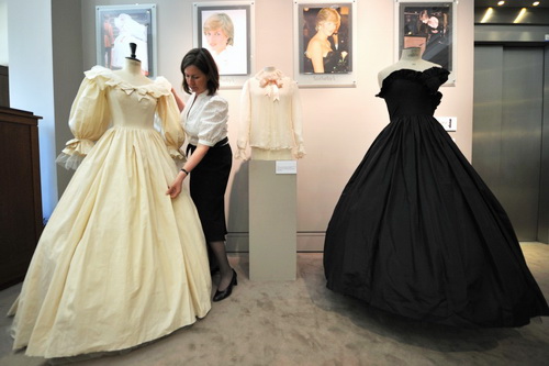 Платья принцессы Дианы выставлены на аукцион