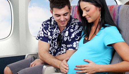 Гинекологи разрешили беременным летать самолетом