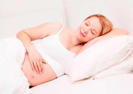 Ученые: сон на спине провоцирует у беременных женщин рождение мертворожденного ребенка