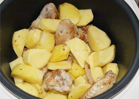 Курица с картошкой в мультиварке - лучшие рецепты. Как правильно и вкусно приготовить в мультиварке курицу с картошкой.