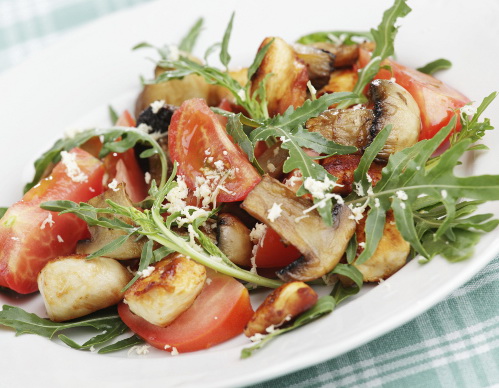Салат с курицей и грибами - лучшие рецепты. Как правильно и вкусно приготовить салаты из курицы с грибами.