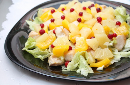 Салаты с ананасом и курицей - лучшие рецепты. Как правильно и вкусно приготовить салат с курицей и ананасом.