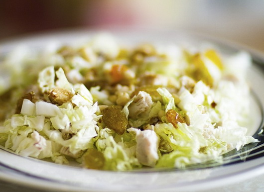 Салат с курицей и капустой - лучшие рецепты. Готовим правильно салат из курицы и капусты.