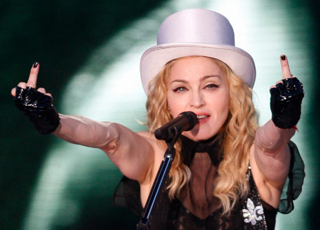 Мадонна шокировала поклонников небритыми подмышками