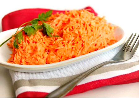 Салат из сырой моркови - лучшие рецепты. Как правильно и вкусно приготовить салат из сырой морковки.