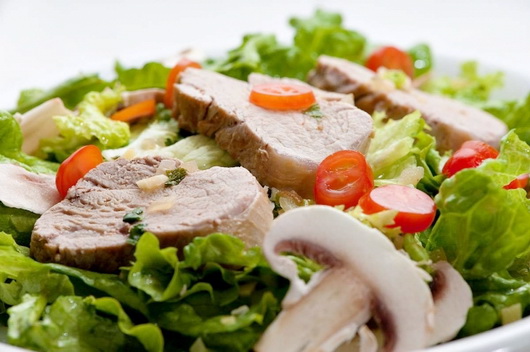 Салат со свининой - лучшие рецепты. Как правильно и вкусно приготовить салат из свинины.