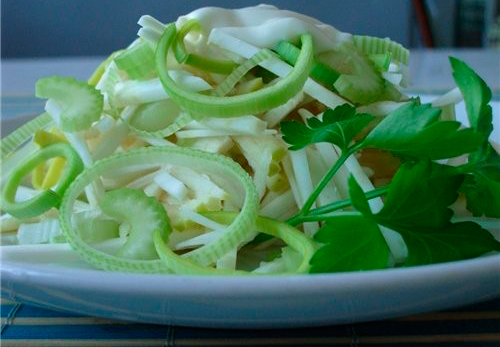 Салат из сельдерея с яблоком - лучшие рецепты. Как правильно и вкусно приготовить салат из сельдерея с яблоком.