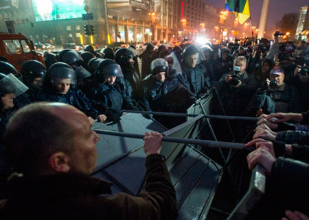 Украинские СМИ: российские и западные звезды отменяют свои выступления в Украине