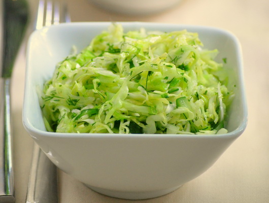 Салаты из капусты с огурцом - пять лучших рецептов. Как правильно и вкусно приготовить салаты с капустой с огурцами.