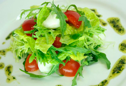 Салат с помидорами черри - пять лучших рецептов. Как правильно и вкусно приготовить салат с помидорами черри.