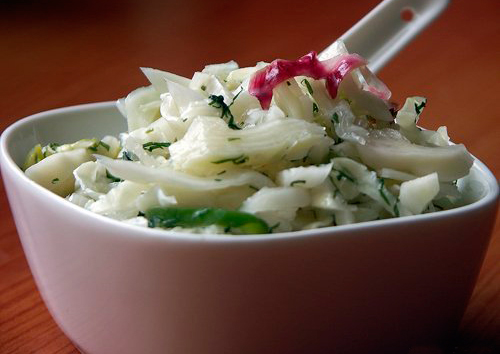 Салат с маринованным луком - подборка лучших рецептов. Как правильно и вкусно приготовить салат с маринованным луком.