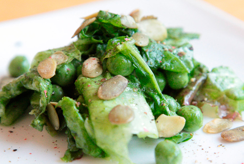 Салат с зеленым горошком - проверенные рецепты. Как правильно приготовить салат с зеленым горошком.
