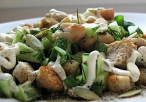 Салат с кириешками - проверенные рецепты. Как правильно и вкусно приготовить салат с кириешками.