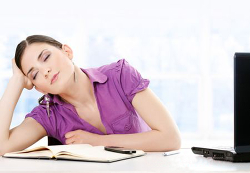 Боремся со сном на работе: 12 эффективных способов
