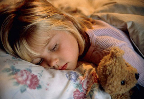 Несколько советов родителям, желающим научить своего ребенка засыпать самостоятельно