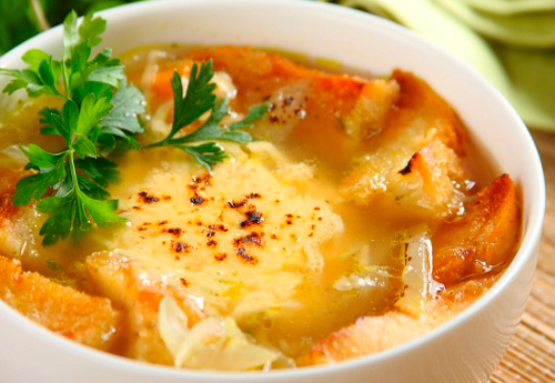 Французский луковый суп - проверенные рецепты. Как правильно и вкусно приготовить французский луковый суп.