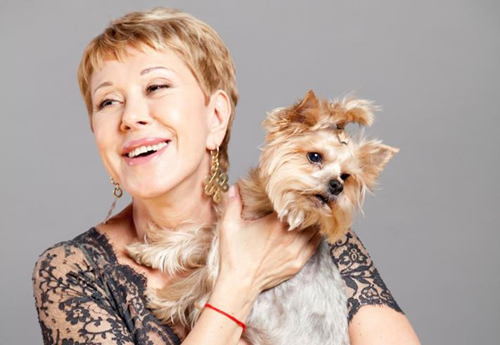 Певица Люба Успенская пришла на прием к косметологу с собакой
