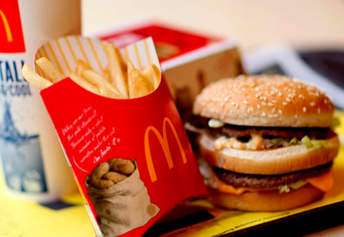 В McDonald's признались, что в коров, из мяса которых делается фарш для гамбургеров, кормят гормонами