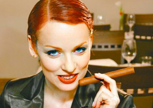 Актриса Жанна Эппле хочет отсудить у косметологической клиники 1 млн рублей